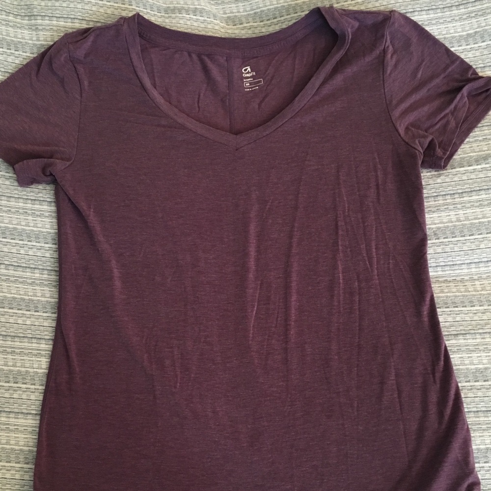 Gap Fit Breathe V Neck Tee